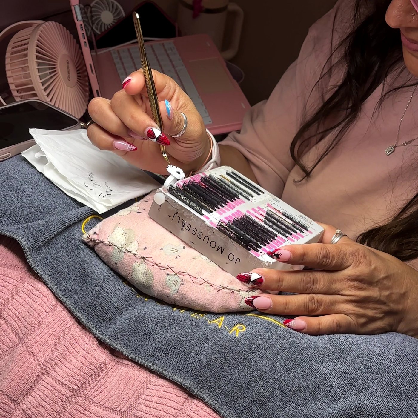 Student working from a lash tile during Lexie Lash training